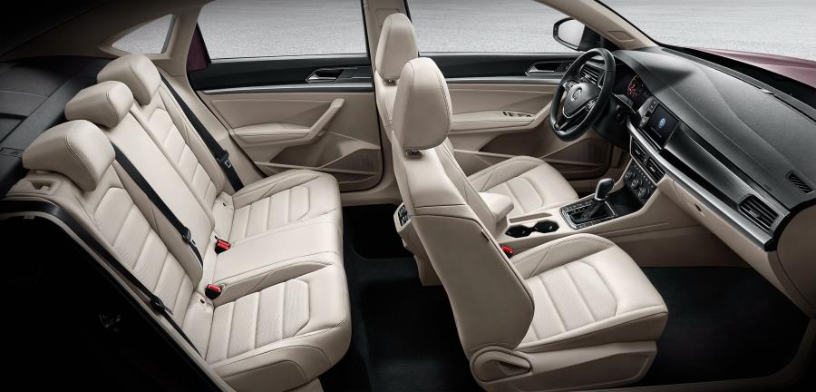 Интерьер Volkswagen Lavida Plus 2018 года  (фото 9 из 37)